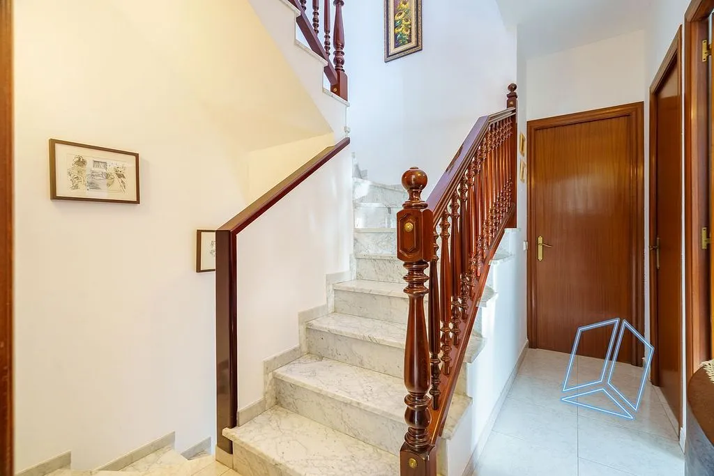 Pièces - Charming Chalet with Terrace in Gavà Centre