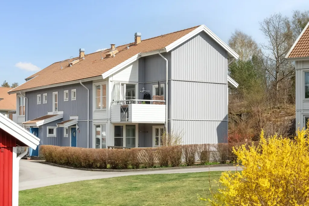 Extérieur - Terraced House with Balcony in Ytterby