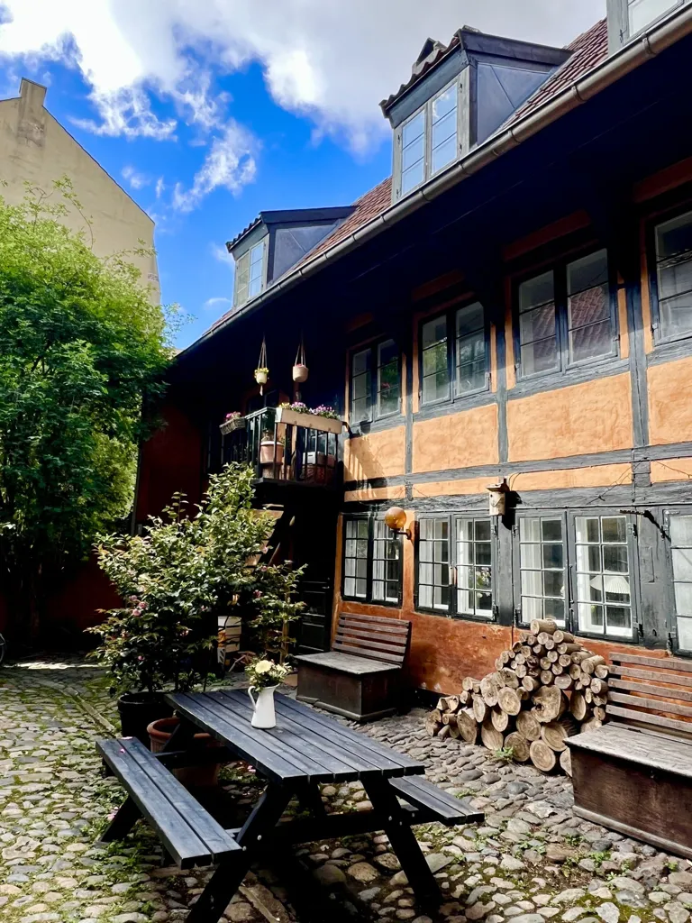 Jardin - Historic Cottage with Garden in Copenhagen