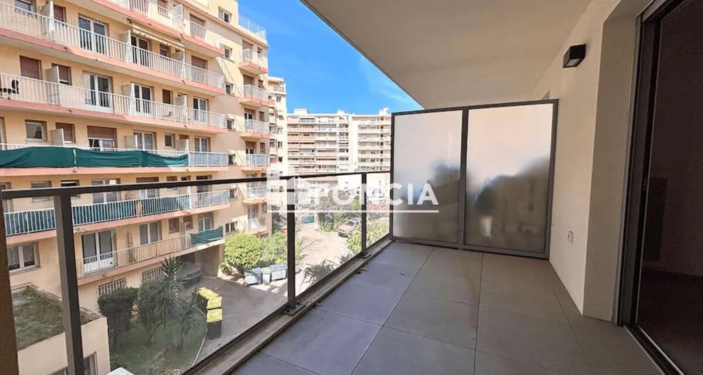 Rõdu - Modern Flat with Terrace in Nice East