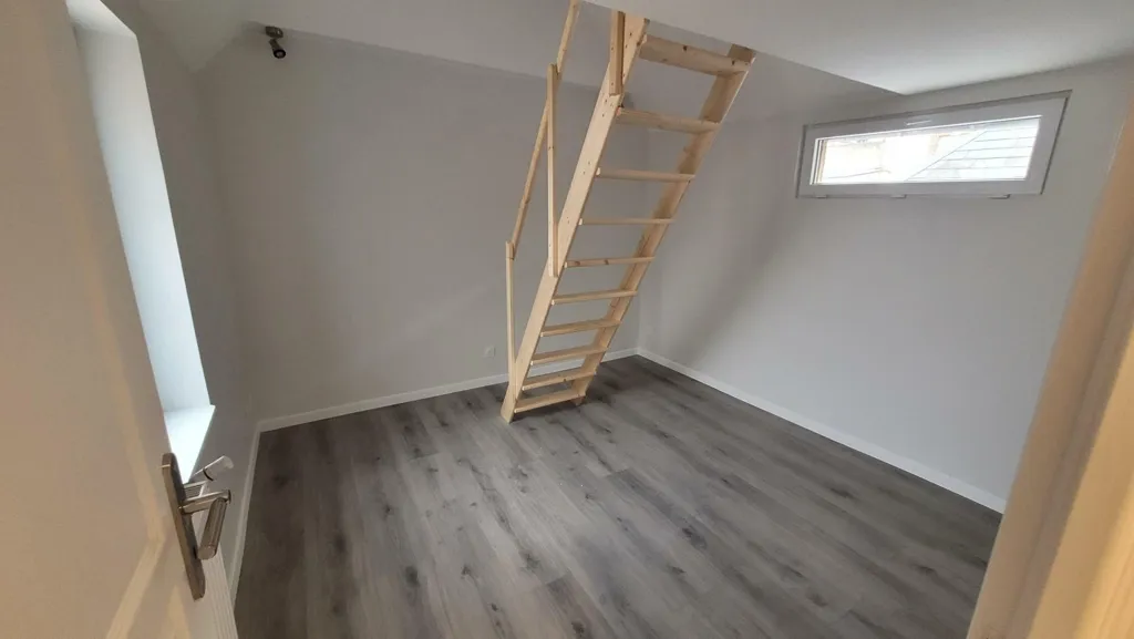 Pièces - Maison de ville rénovée avec terrasse à Rugles