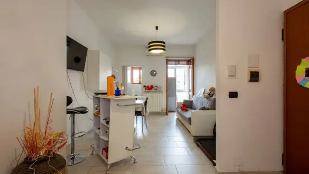 Soggiorno - Rearfitted Apartment with Balcony in Turin