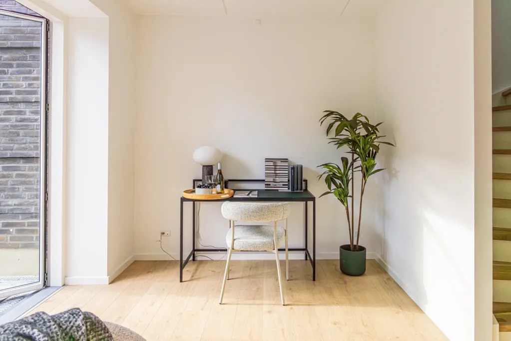 Bureau - Four-Room Apartment in Taastrup