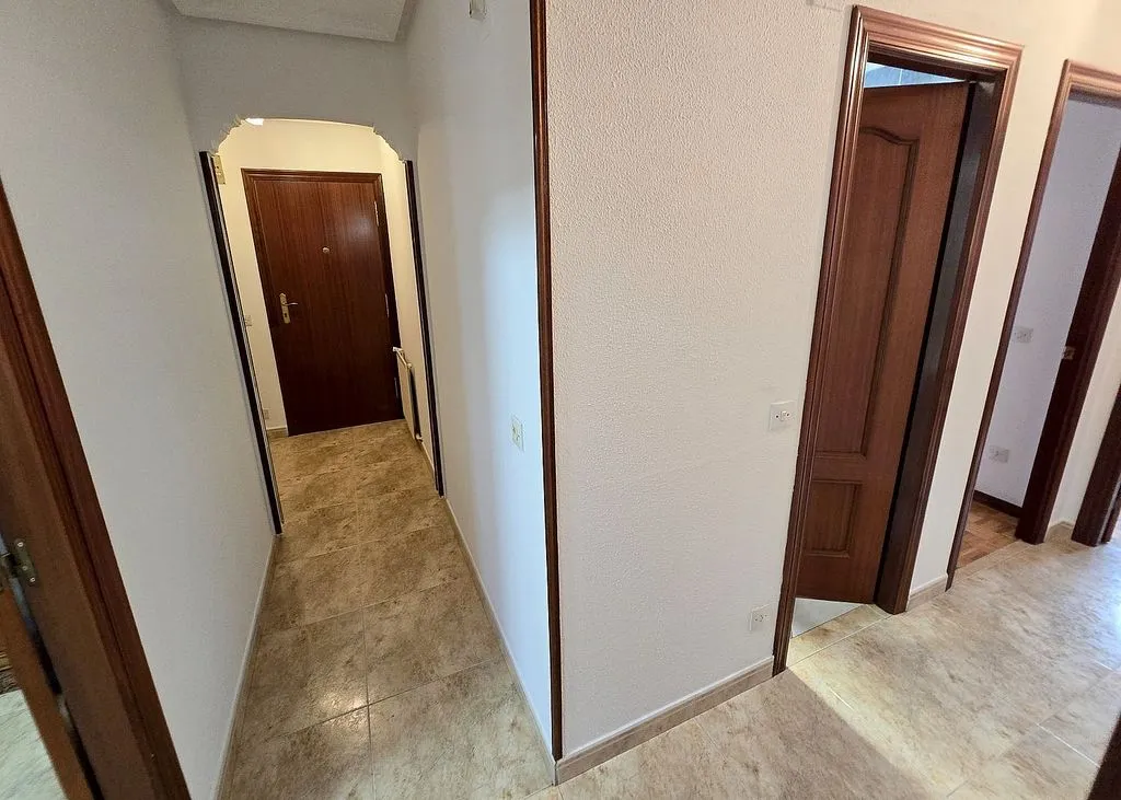 Esik - 3-Bedroom Flat with Garage in El Llano, Gijón