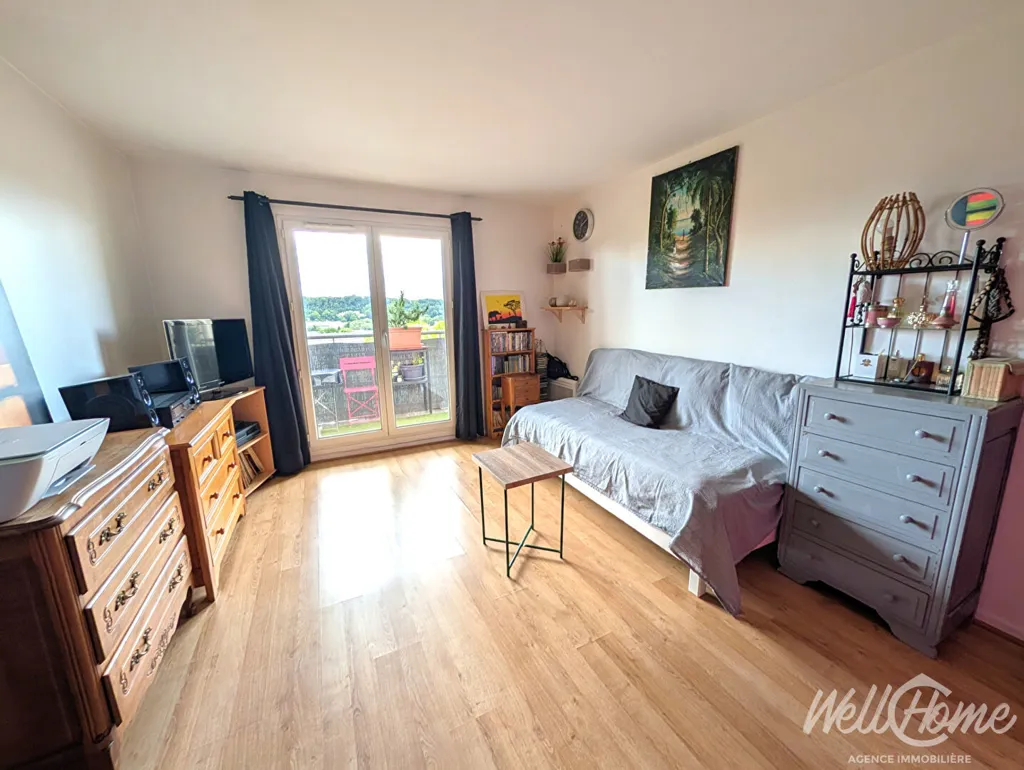 Bedrooms - 2-Bed Flat with Balcony in Saint-Ouen-l'Aumône