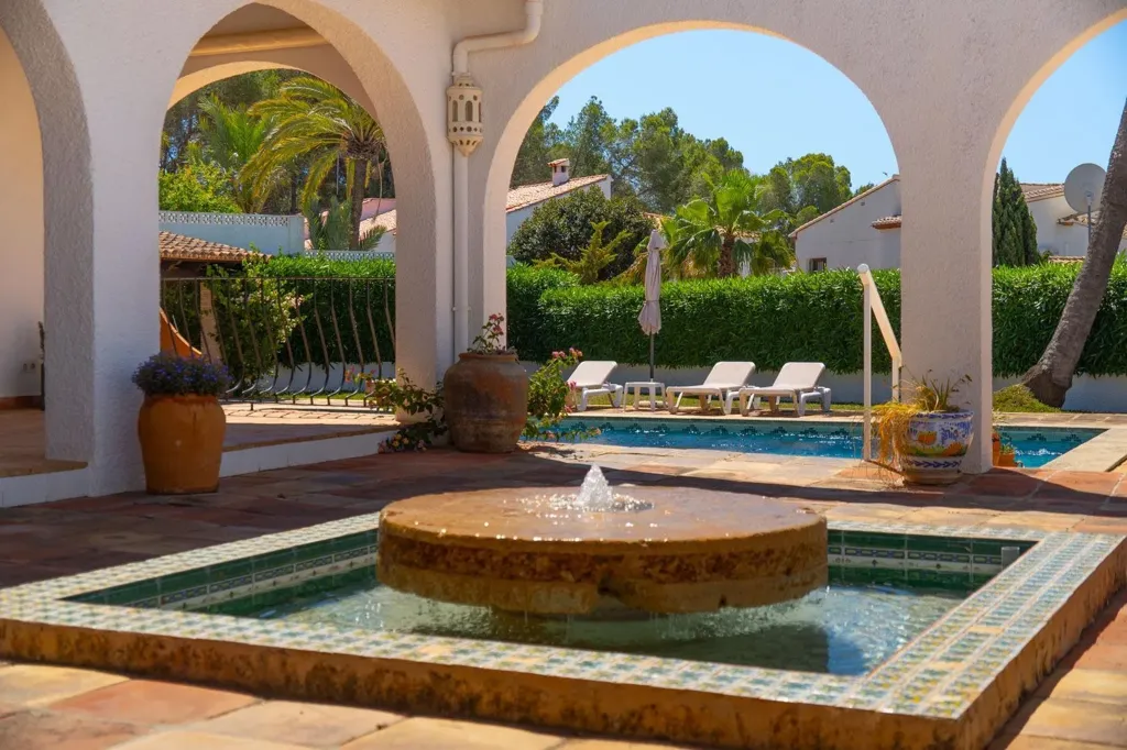 Piscine - Mediterranean Villa with Pool in Pla del Mar
