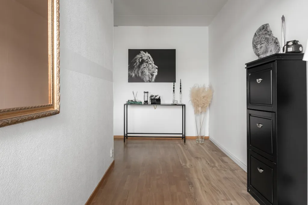 Esik - Apartment with Balcony in Lillekärr Södra