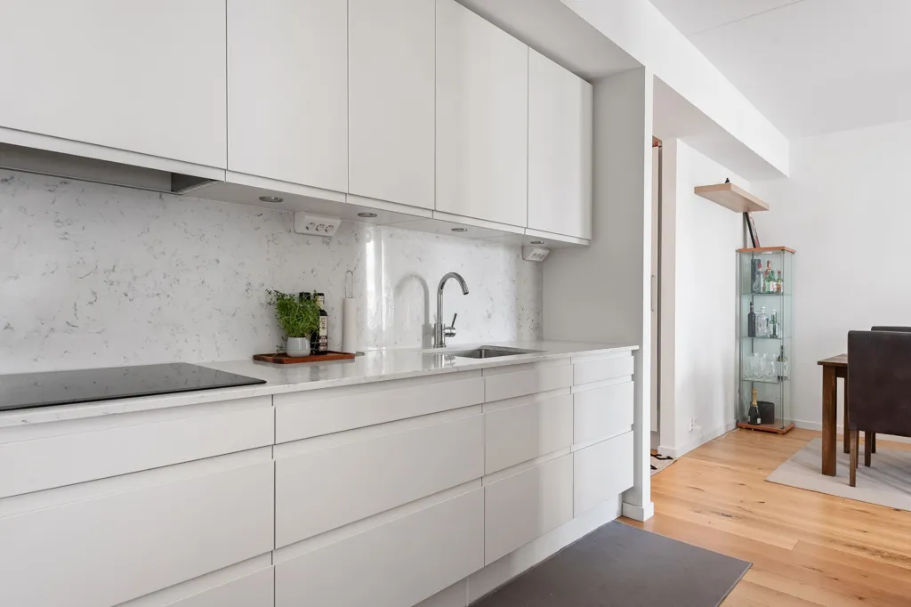 Köök - Modern Flat with Balcony in Sundbyberg