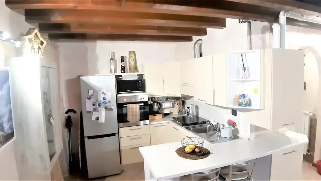 Cuisine - Rearranged Apartment with Central Location in Curno