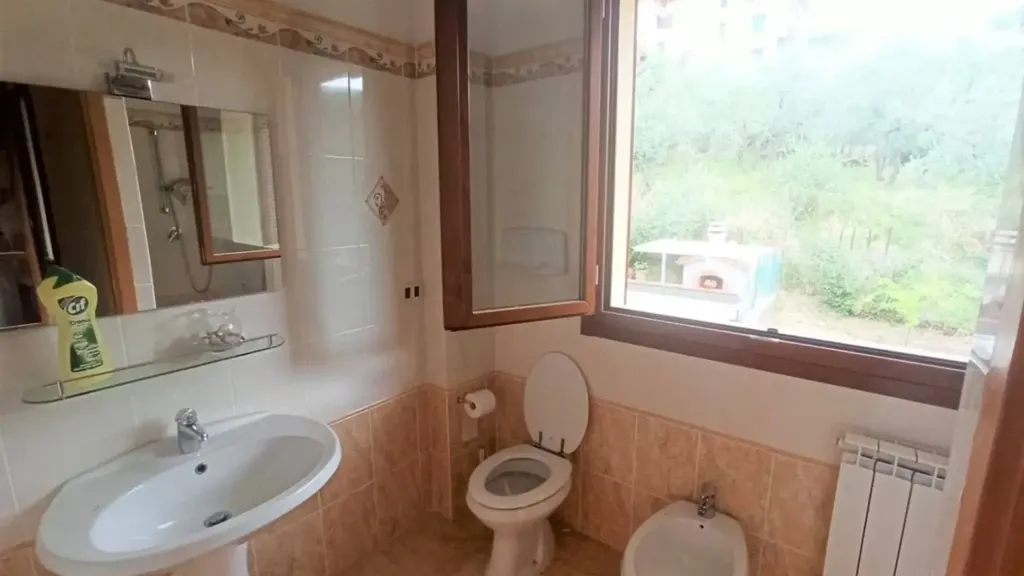 Salles de bain - Semi-detached Villa with Garden in Reggello