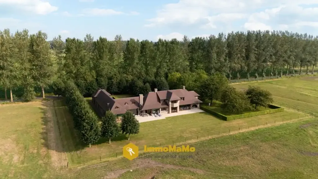 Vue aérienne - Villa avec Piscine Intérieure et Écuries à Mendonk