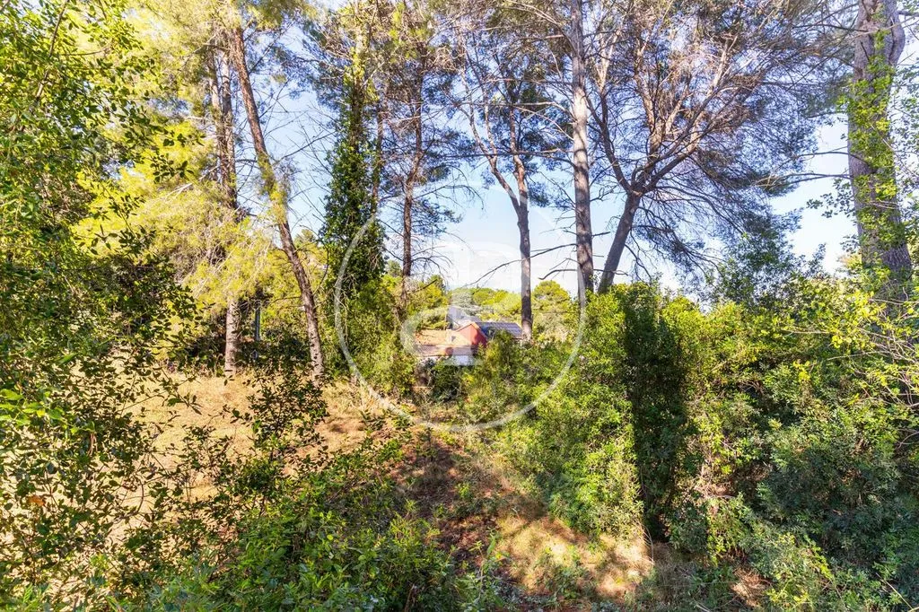 Jardin - Urban Plot with Elevated Views in Bellaterra