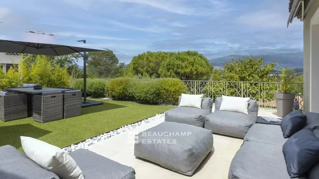 Terrass - Contemporary Villa with Hill Views in Mougins