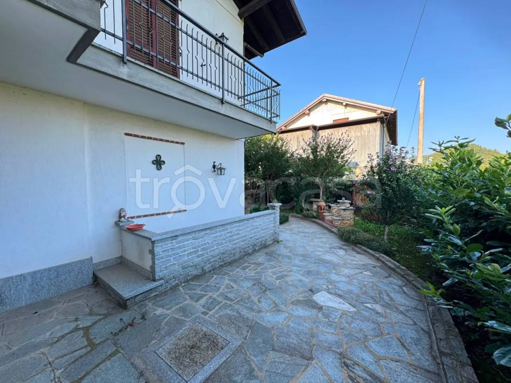 Terrass - Villa with Potential for Two Apartments in Boves