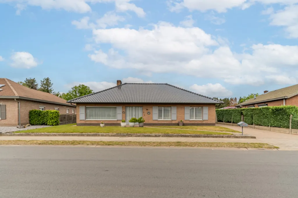 Extérieur - Maison avec Terrasse et Garage à Dessel
