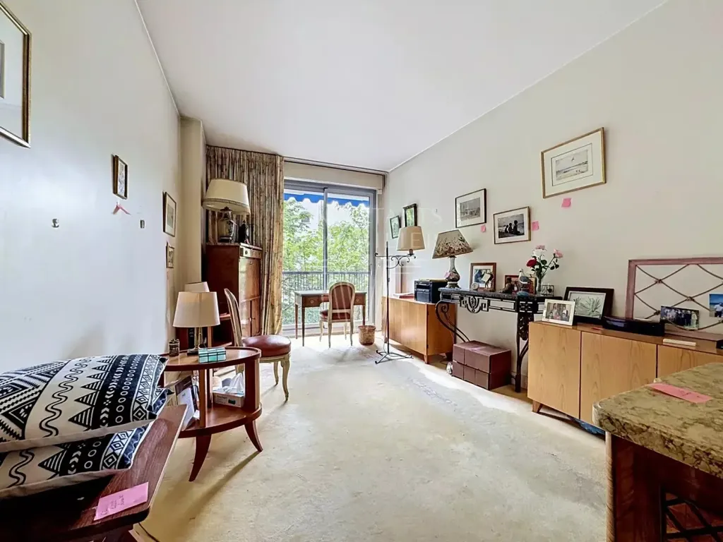 Bureau - Appartement de 3 Pièces à Rénover avec Balcon à Paris 16ᵉ
