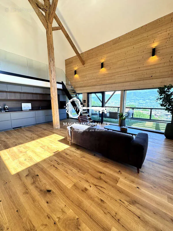 Elutuba - Renovated Duplex with Panoramic Valley View in Marnaz