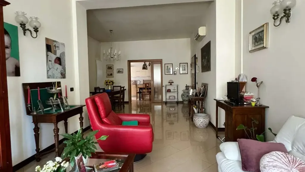 Séjour - Spacious Apartment with Balcony in Mantua