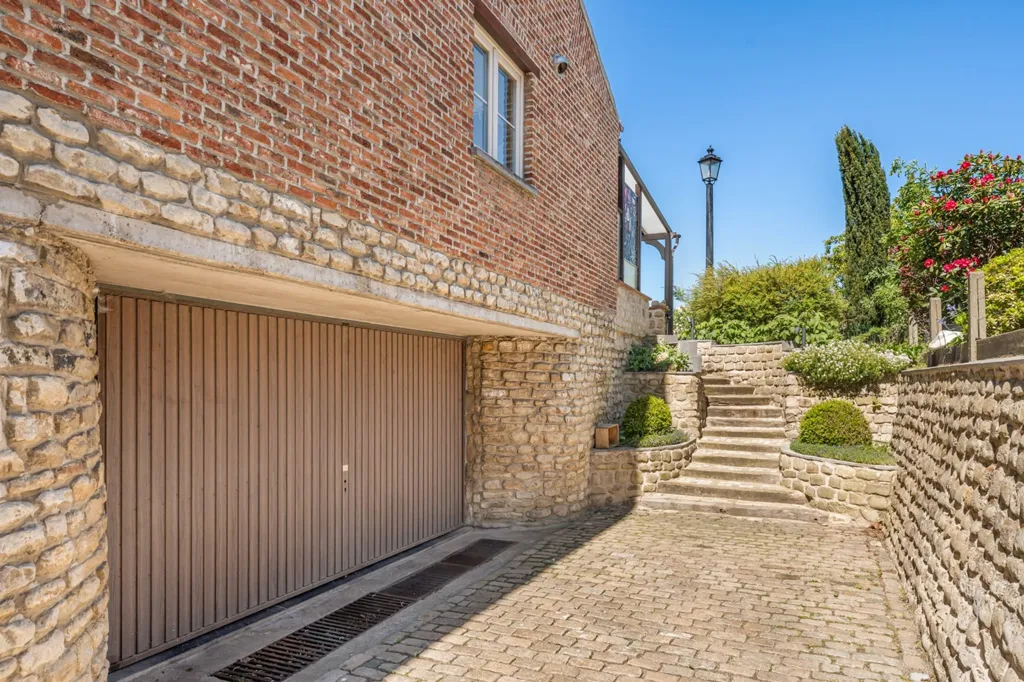 Extérieur - Villa Rénovée avec Garage à Erps-Kwerps