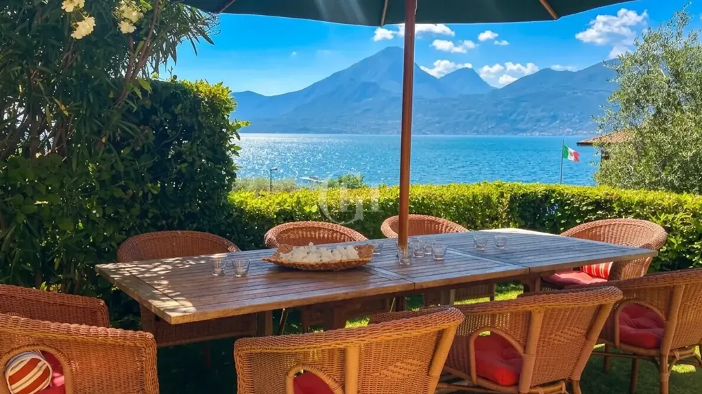 Terrass - Villa with Private Terraced Garden in Brenzone
