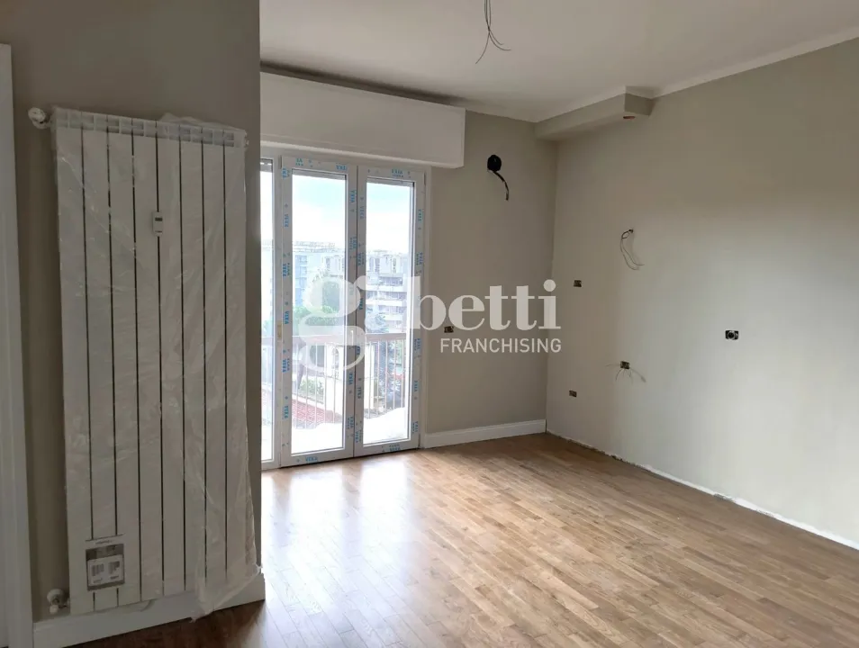 Toad - Fully Rented Trilocale with Balcony in Florence