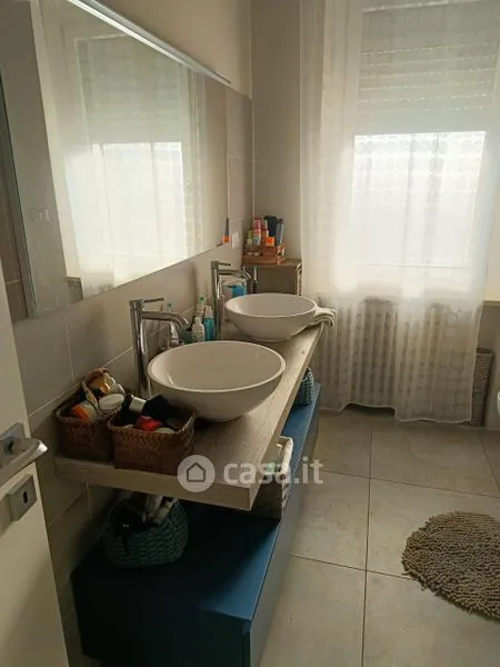 Salles de bain - Rear-Access Villa with Garden in Frassineto Po