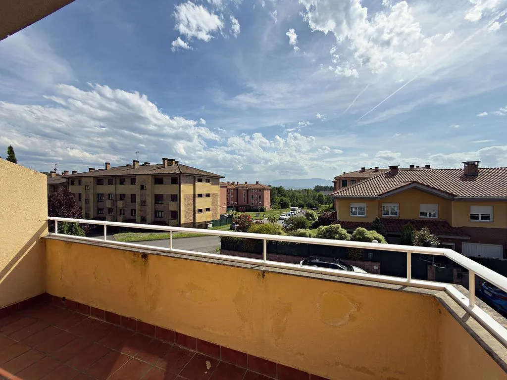 Balcon - Semi-Detached House with Pool in Llanera