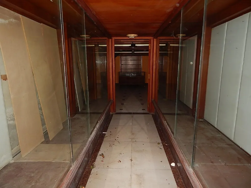 Esik - Commercial Premises with Shopfront in Santander