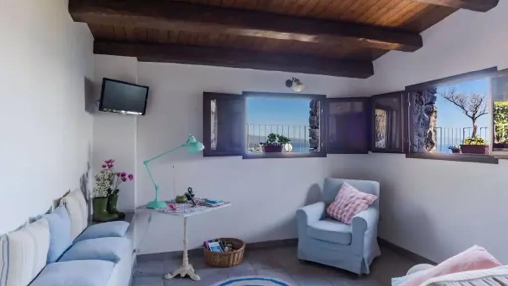 Bedrooms - Rustic Cottage with Sea View in Acireale