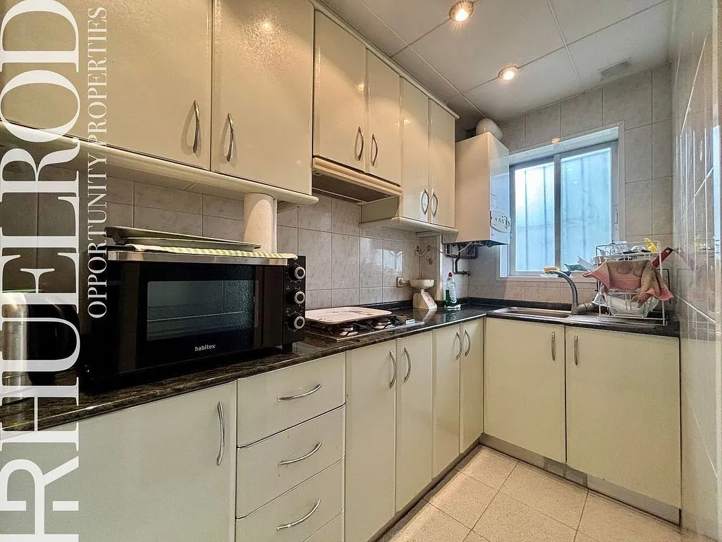 Köök - Bright Apartment with Balcony in Barcelona