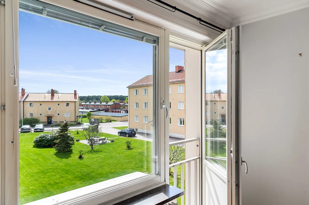 Balcony - 3-Bedroom Apartment with Balcony in Sala