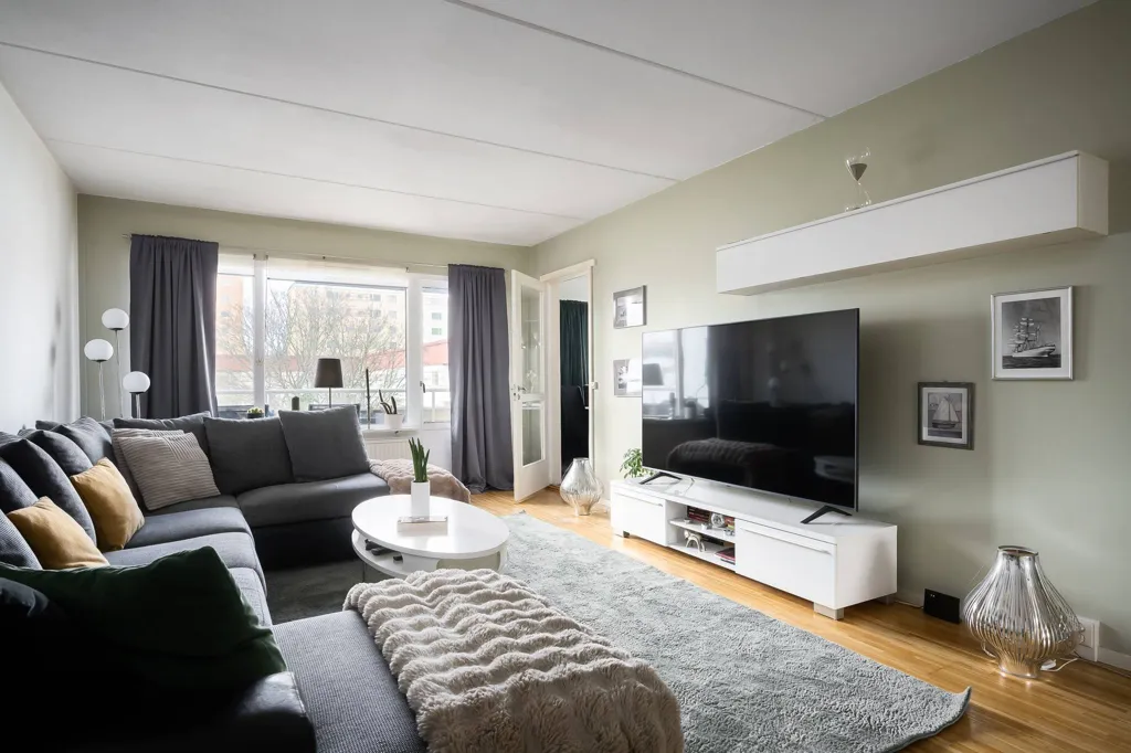 Elutuba - 3-Bedroom Flat with West-Facing Balcony in Haninge