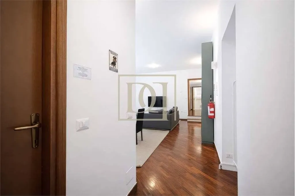 Esik - Luxury Apartment with Triple Exposure in Milan