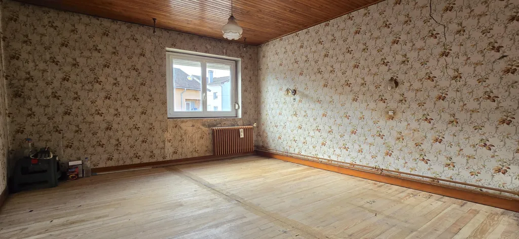 Pièces - Maison à Rénover avec Combles Aménageables dans un Village