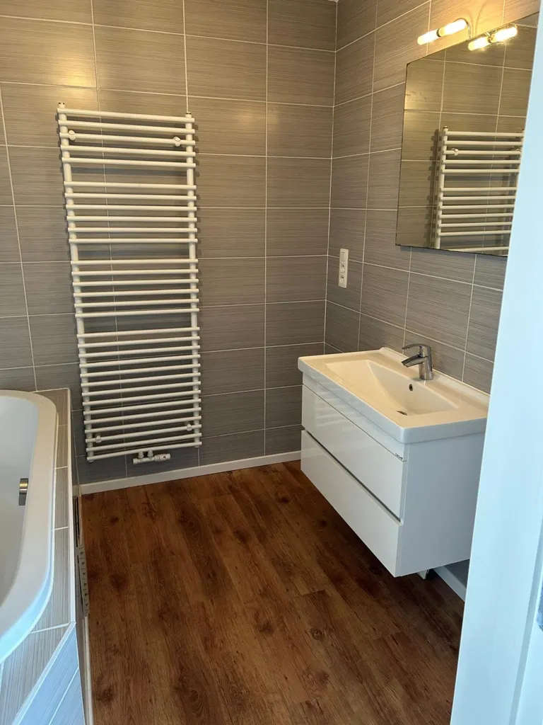 Vannitoad - Spacious 3-Bedroom Apartment with Terrace in Central Location