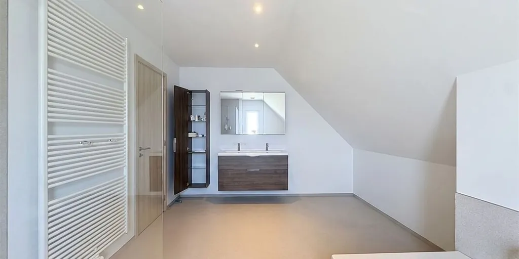 Vannitoad - Spacious 3-Bedroom Apartment with Terrace in Sint-Niklaas