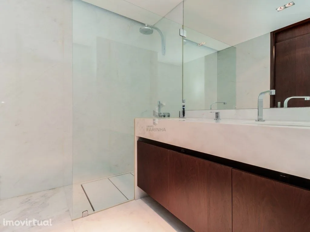 Vannitoad - High Standard Flat with River View in Restelo