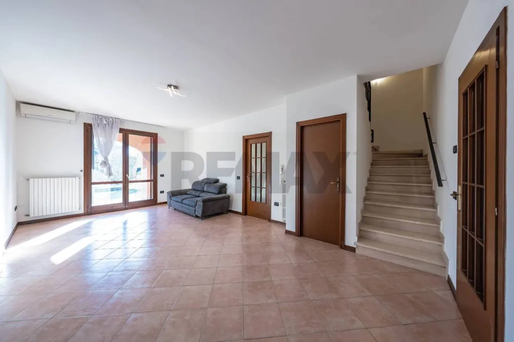 Séjour - Energy-Efficient Semi-Detached Villa in Vigarano Mainarda
