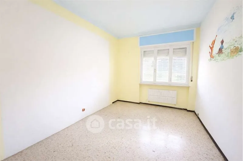 Pièces - Three-Bedroom Apartment with Balcony in Vercelli