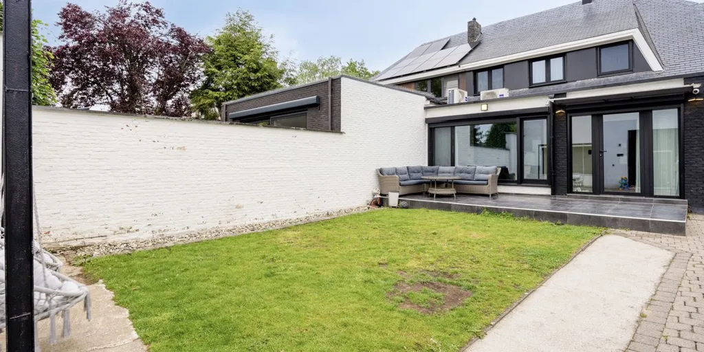Garden - Mixed-Use Property with Garden in Broechem