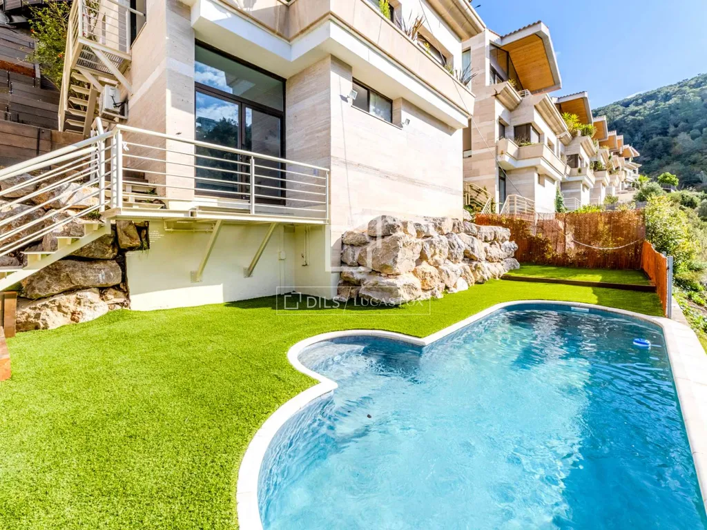 Piscine - Luxury Villa with Sea View in Sitges