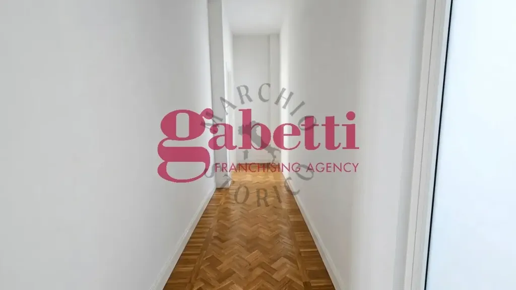 Entrée - Fully Rented Triplex in Florence