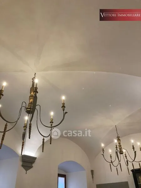 Esik - Rustic-Style Apartment with Private Courtyard in Prato