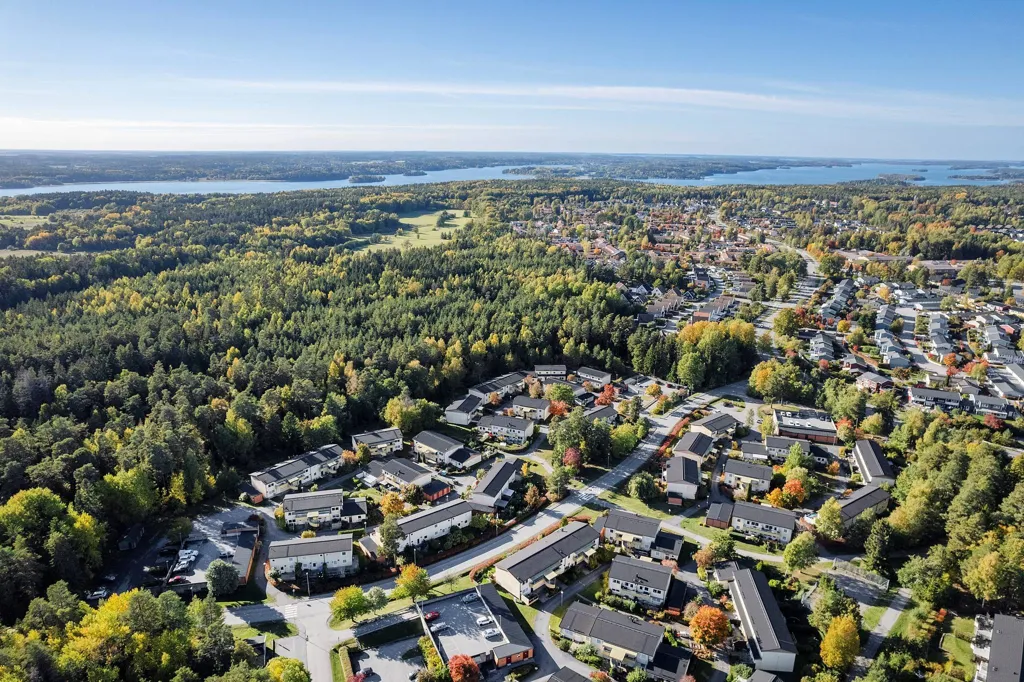 Vue aérienne - Apartment with Garden in South-West Järfälla