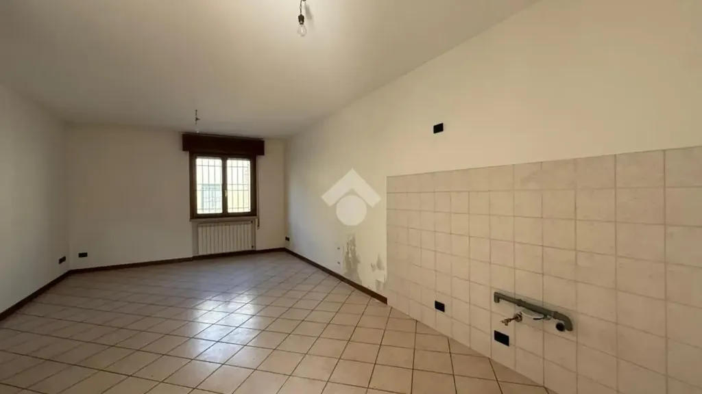 Pièces - Ground Floor Trilocale with Private Garage in Dello