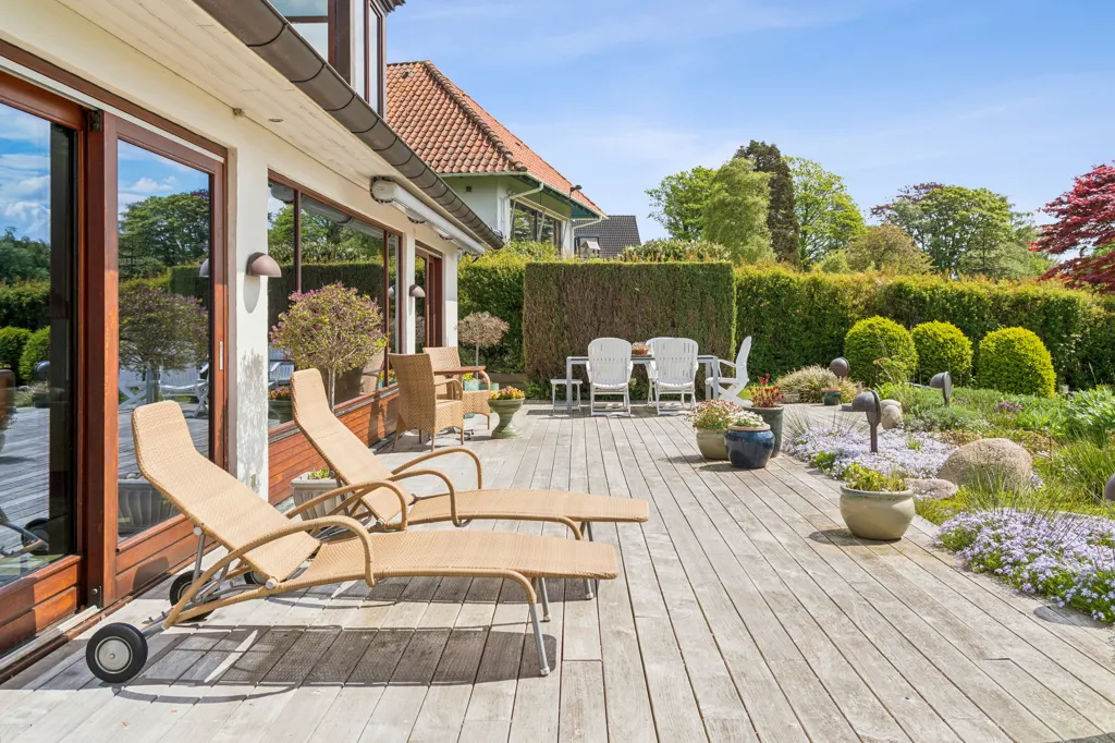 Terrasse - Villa with Private Beach and Lake in Snoghøj