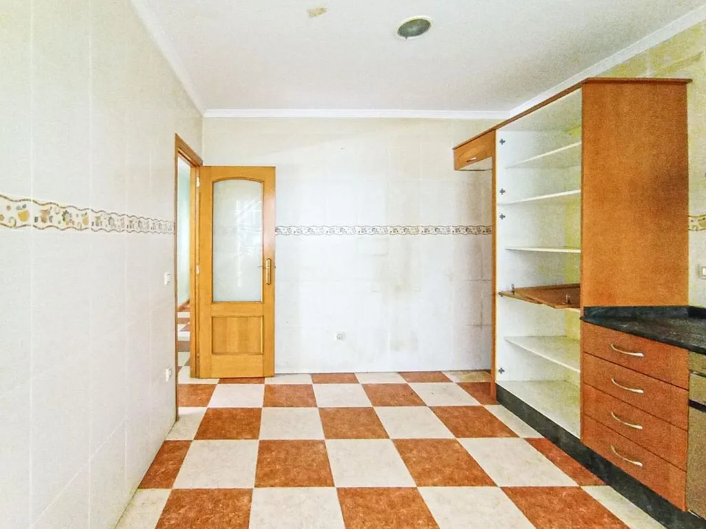 Köök - Ground Floor Flat for Renovation in Almoines
