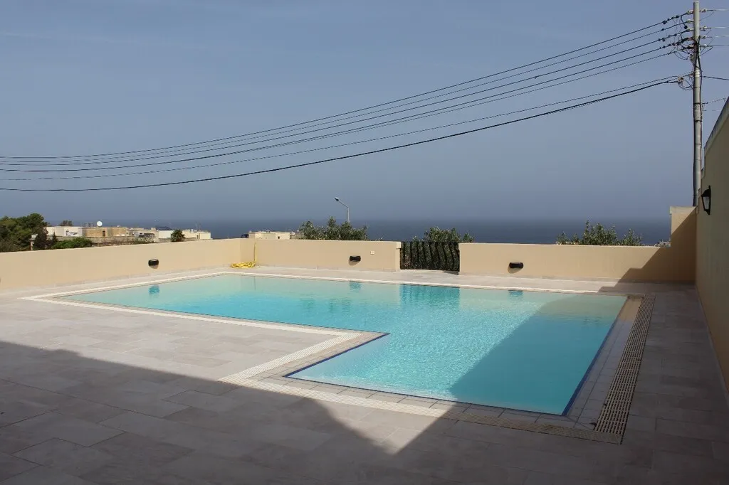 Piscine - Maison 4 chambres à Madliena