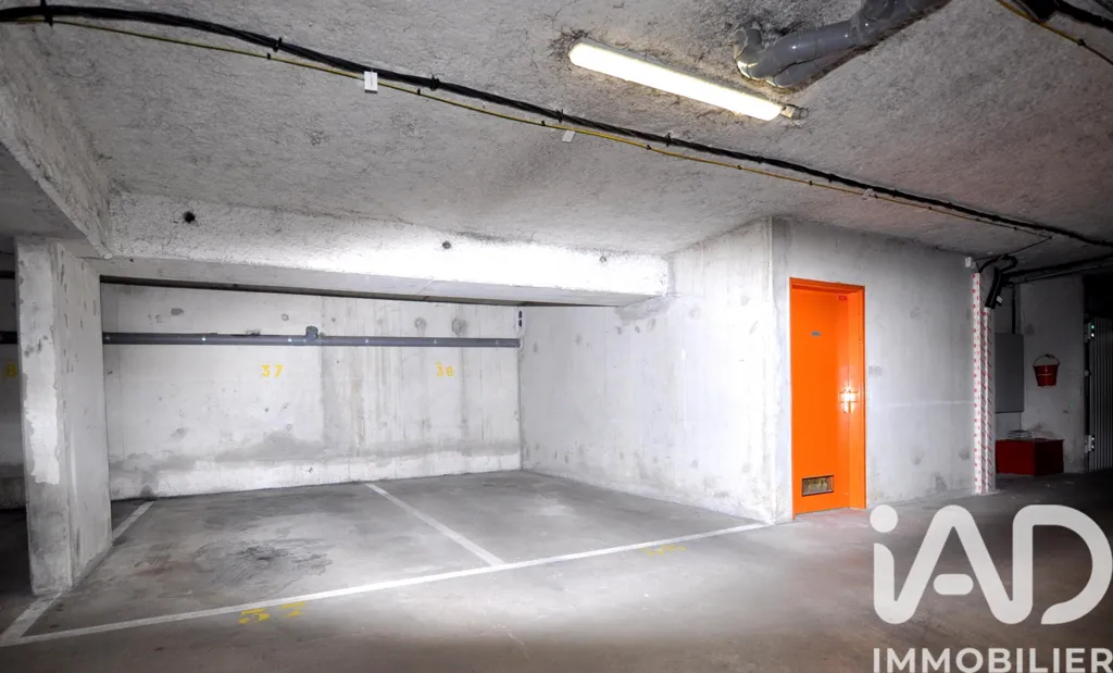 Garage - Apartment with Balcony in Arpajon Centre