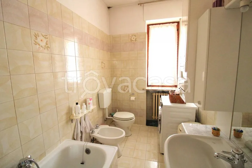 Salles de bain - Apartment with Private Parking in Canale